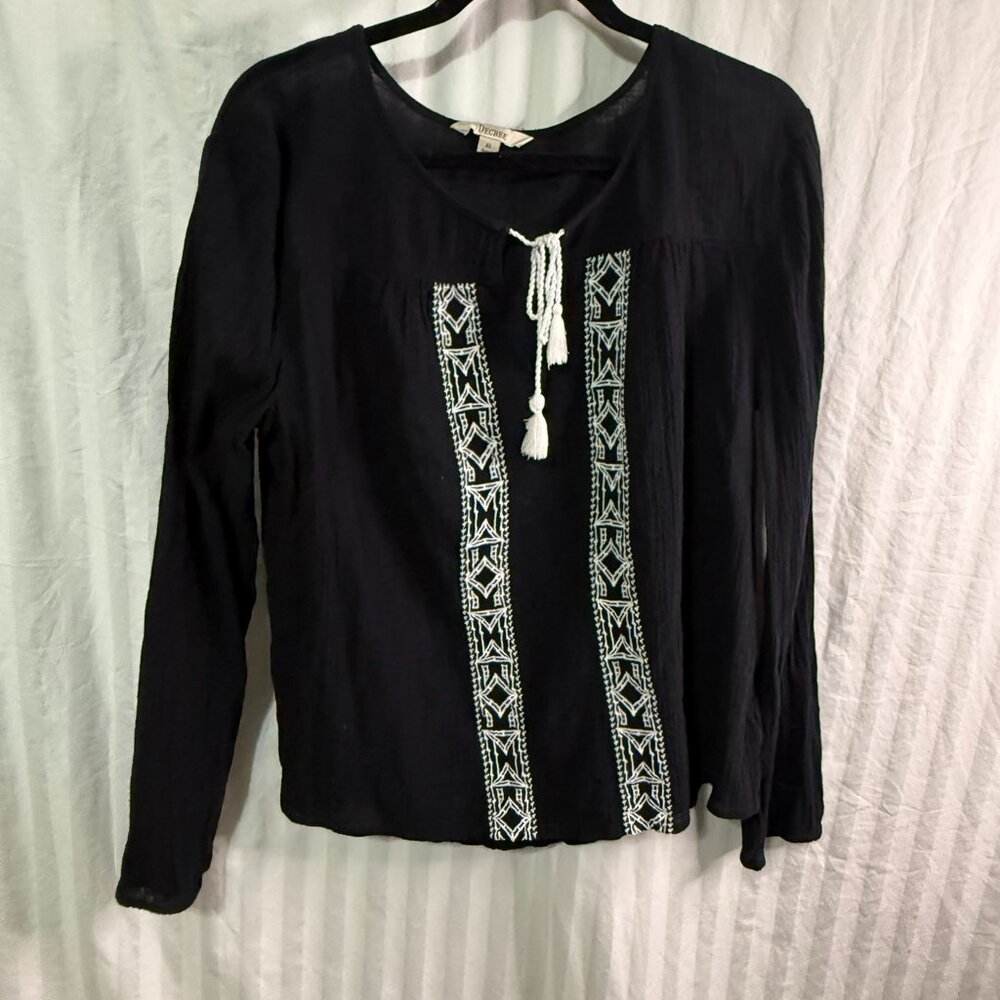 Decree Embroidered Cotton Top made in India.  Three qtr. Length Sleeve